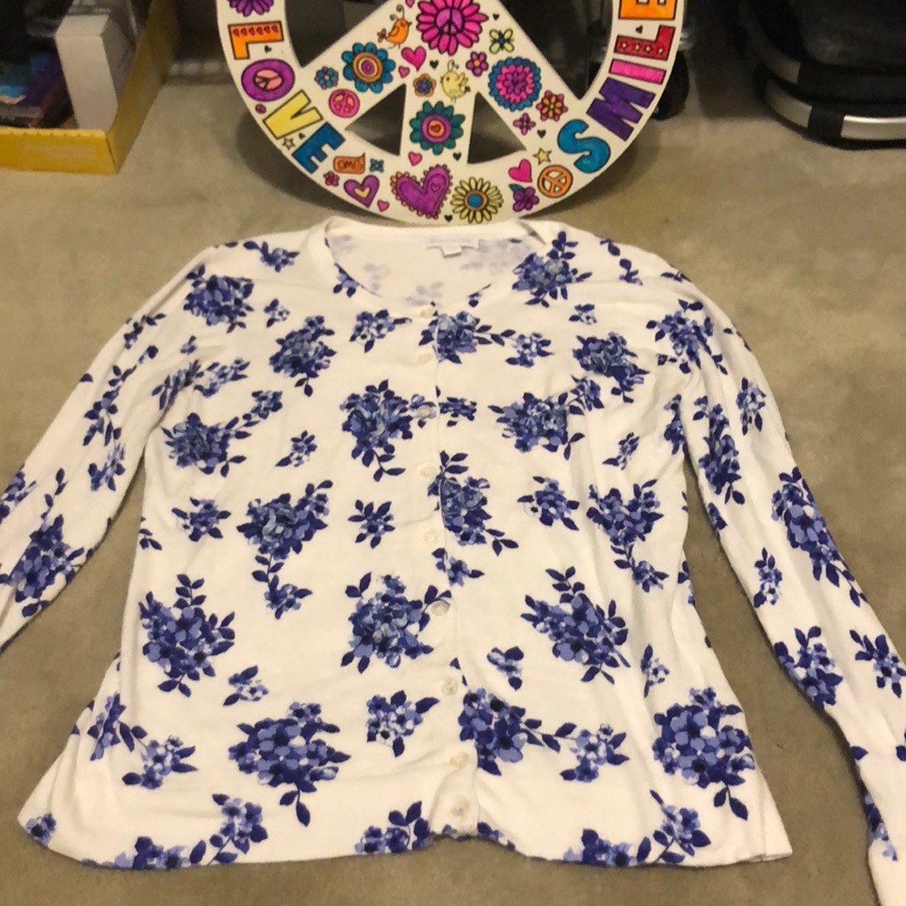 Beautiful so soft blue and white floral sweater - Picture 1 of 6